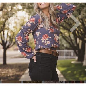 American Eagle Cropped Long Sleeve Floral Blouse Elastic Cuffs Waist Detail XS